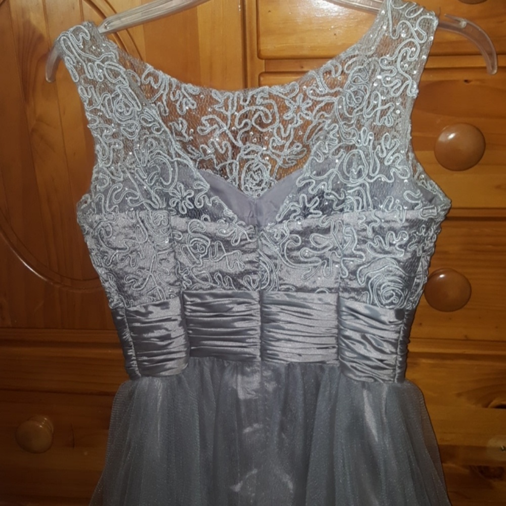 Dress - Picture 4 of 4